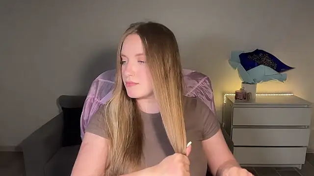 Snapshot of EvaMaddison chatting on July 13, 9:06 pm EvaMaddison online show from July 13, 9:06 pm