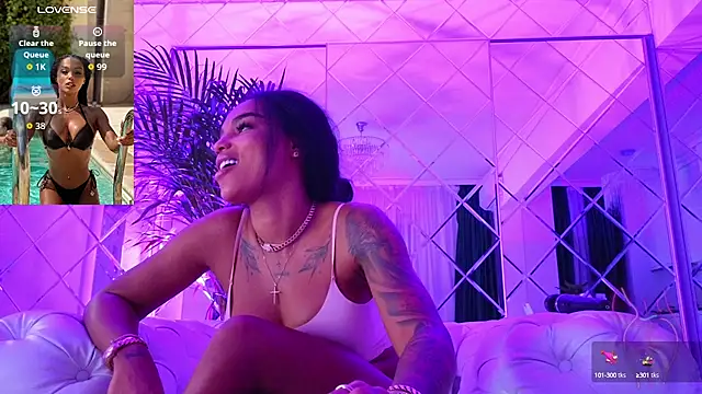 Snapshot of KimiBrown chatting on November 7, 9:31 am KimiBrown online show from November 7, 9:31 am