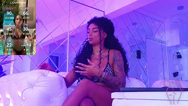 Snapshot of KimiBrown chatting on November 25, 10:15 am KimiBrown online show from November 25, 10:15 am