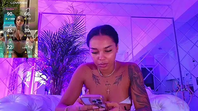 Snapshot of KimiBrown chatting on November 28, 6:05 am KimiBrown online show from November 28, 6:05 am