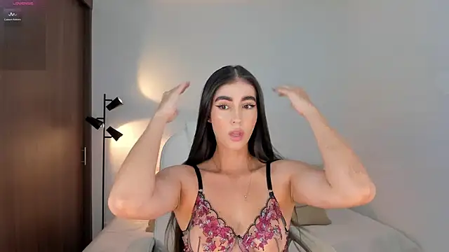 RebeccaBaxter online show from March 25, 11:55 pm