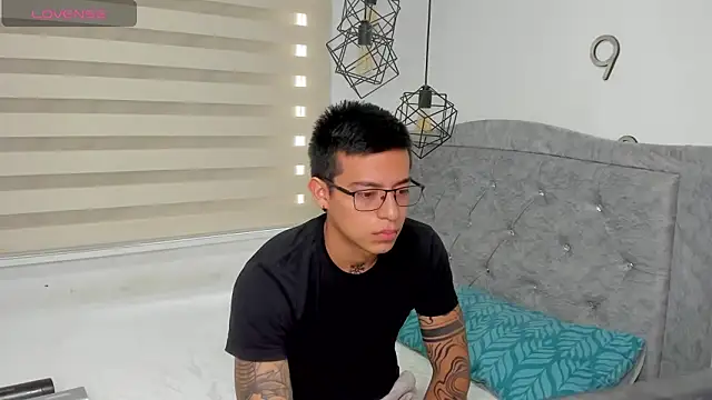 SIXXTOLOVE18 online show from February 13, 9:44 pm