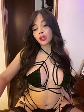 Snapshot of KateLatorre chatting on December 6, 12:02 am KateLatorre online show from December 6, 12:02 am