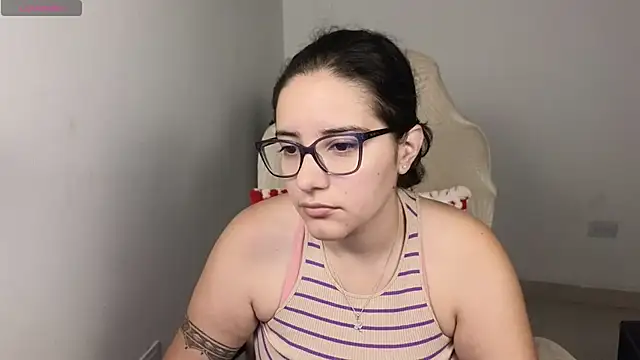 Snapshot of blue__moon_ chatting on December 20, 4:19 am blue moon online show from December 20, 4:19 am