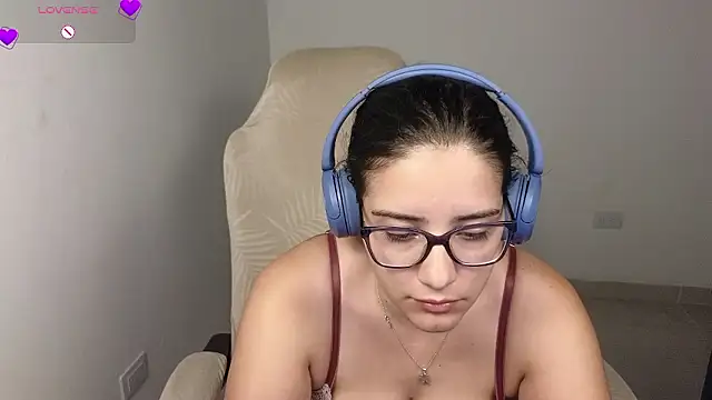 Snapshot of blue__moon_ chatting on January 10, 8:38 am blue moon online show from January 10, 8:38 am