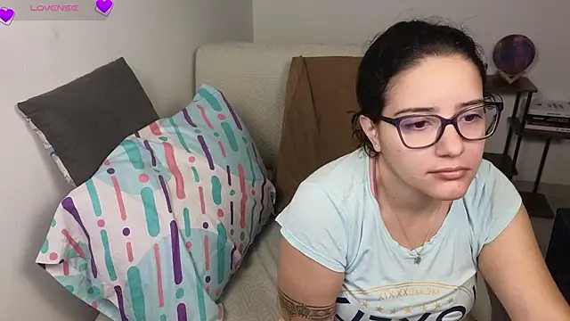 Snapshot of blue__moon_ chatting on February 3, 4:10 am blue moon online show from February 3, 4:10 am