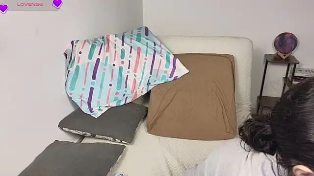 Snapshot of blue__moon_ chatting on February 4, 3:12 am blue moon online show from February 4, 3:12 am