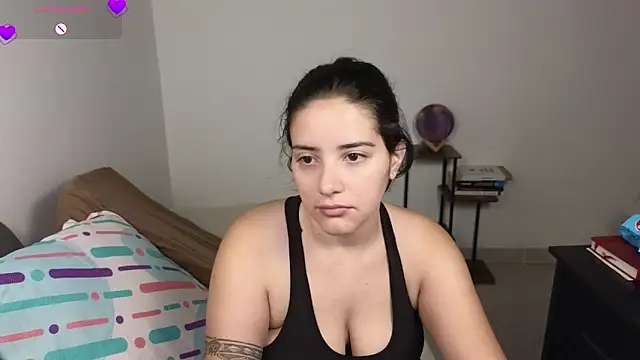 Snapshot of blue__moon_ chatting on March 1, 4:36 am blue moon online show from March 1, 4:36 am