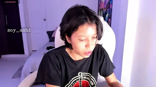 Snapshot of Ashlleycam_ chatting on December 5, 1:25 am Ashlleycam online show from December 5, 1:25 am