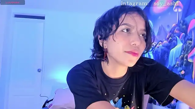 Snapshot of Ashlleycam_ chatting on January 7, 2:31 am Ashlleycam online show from January 7, 2:31 am