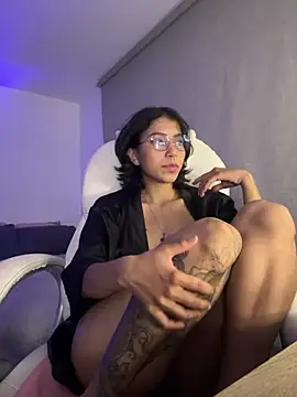 Snapshot of Ashlleycam_ chatting on March 1, 1:53 am Ashlleycam online show from March 1, 1:53 am