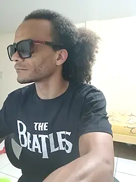 Snapshot of JamesQuaresma chatting on March 10, 3:01 am JamesQuaresma online show from March 10, 3:01 am