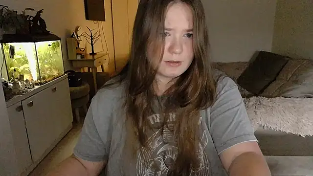 Snapshot of remirann_ chatting on December 2, 4:42 pm remirann  online show from December 2, 4:42 pm