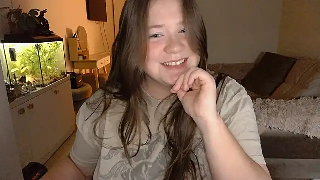 Snapshot of remirann_ chatting on December 4, 3:43 pm remirann  online show from December 4, 3:43 pm