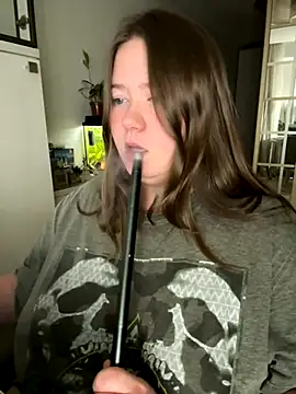 Snapshot of remirann_ chatting on December 6, 8:51 pm remirann  online show from December 6, 8:51 pm