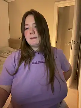 Snapshot of remirann_ chatting on December 10, 3:33 pm remirann  online show from December 10, 3:33 pm