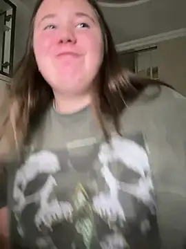 Snapshot of remirann_ chatting on December 15, 5:42 pm remirann  online show from December 15, 5:42 pm