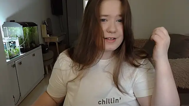 Snapshot of remirann_ chatting on February 15, 10:33 am remirann  online show from February 15, 10:33 am