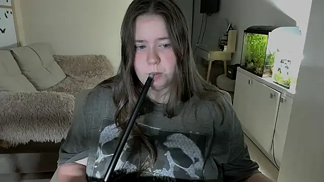 Snapshot of remirann_ chatting on March 3, 6:33 pm remirann  online show from March 3, 6:33 pm