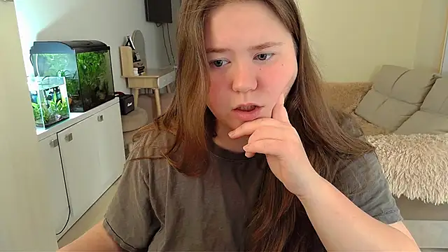 Snapshot of remirann_ chatting on March 5, 7:27 am remirann  online show from March 5, 7:27 am