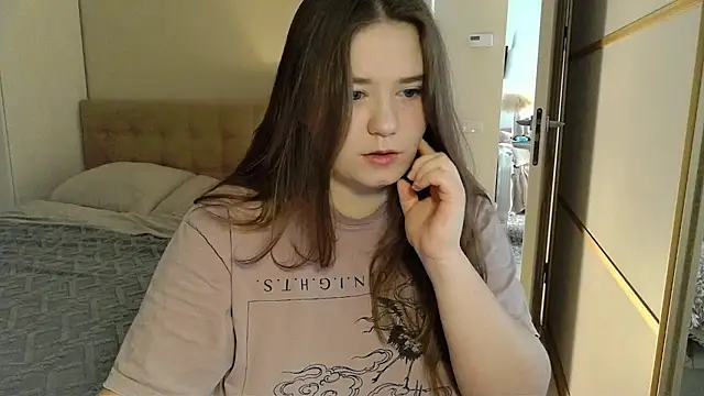 Snapshot of remirann_ chatting on March 8, 5:59 am remirann  online show from March 8, 5:59 am