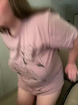 Snapshot of remirann_ chatting on March 12, 1:51 pm remirann  online show from March 12, 1:51 pm