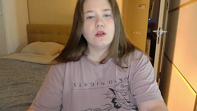 Snapshot of remirann_ chatting on March 15, 5:15 pm remirann  online show from March 15, 5:15 pm