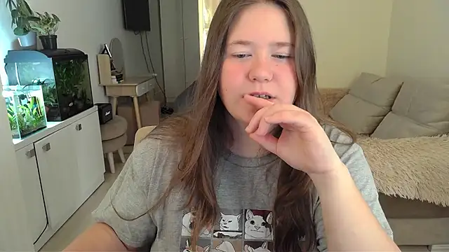 Snapshot of remirann_ chatting on March 18, 7:41 am remirann  online show from March 18, 7:41 am