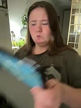 Snapshot of remirann_ chatting on March 18, 3:53 pm remirann  online show from March 18, 3:53 pm