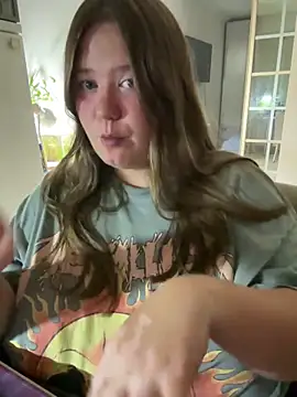 Snapshot of remirann_ chatting on September 10, 6:19 pm remirann  online show from September 10, 6:19 pm