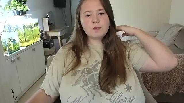 Snapshot of remirann_ chatting on September 29, 12:10 pm remirann  online show from September 29, 12:10 pm