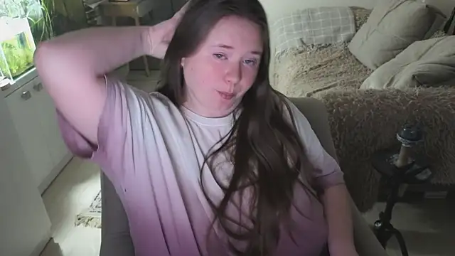 Snapshot of remirann_ chatting on May 4, 5:42 pm remirann online show from May 4, 5:42 pm