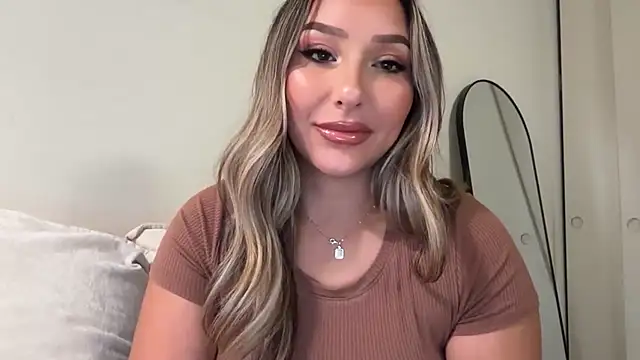 Snapshot of lustfulsmiles chatting on September 9, 1:10 pm lustfulsmiles online show from September 9, 1:10 pm