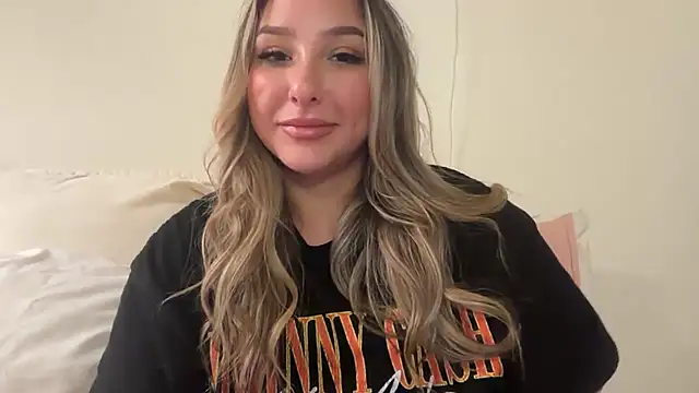 Snapshot of lustfulsmiles chatting on October 7, 12:46 pm lustfulsmiles online show from October 7, 12:46 pm