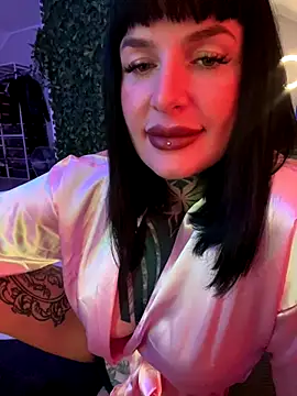 Snapshot of InkedBiitch chatting on December 4, 5:49 am InkedBiitch online show from December 4, 5:49 am