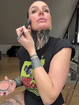 Snapshot of InkedBiitch chatting on February 10, 1:01 pm InkedBiitch online show from February 10, 1:01 pm