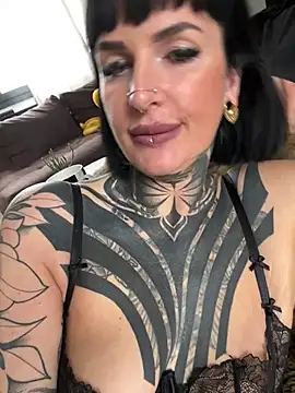 Snapshot of InkedBiitch chatting on March 15, 10:11 pm InkedBiitch online show from March 15, 10:11 pm