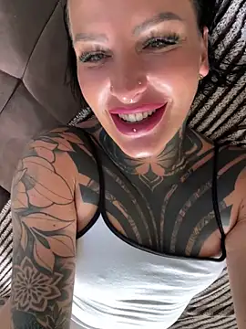 Snapshot of InkedBiitch chatting on September 15, 8:03 am InkedBiitch online show from September 15, 8:03 am