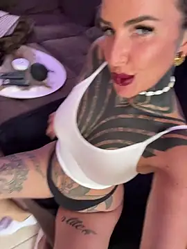Snapshot of InkedBiitch chatting on September 17, 3:14 pm InkedBiitch online show from September 17, 3:14 pm