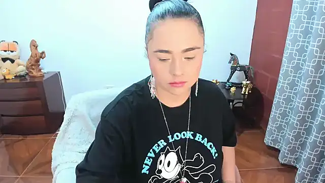 lusciousxxx online show from April 8, 1:22 pm