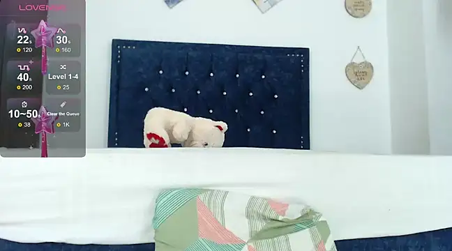 QueenSquirt  online show from December 10, 8:27 pm