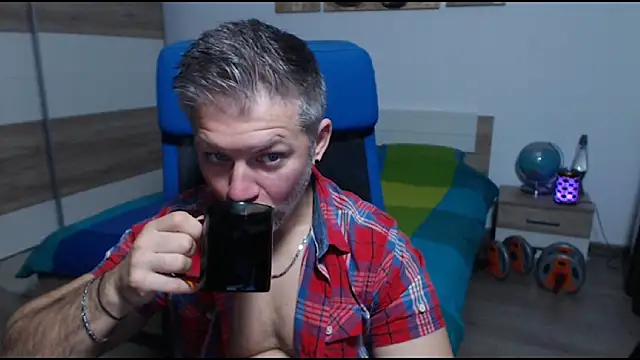 RobbyShawz online show from October 9, 4:32 am