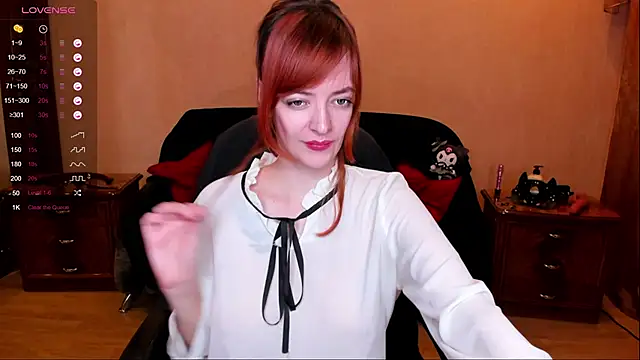 Snapshot of Mary_Yolo chatting on December 6, 9:10 am Mary Yolo online show from December 6, 9:10 am