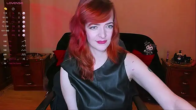 Snapshot of Mary_Yolo chatting on December 7, 10:45 am Mary Yolo online show from December 7, 10:45 am