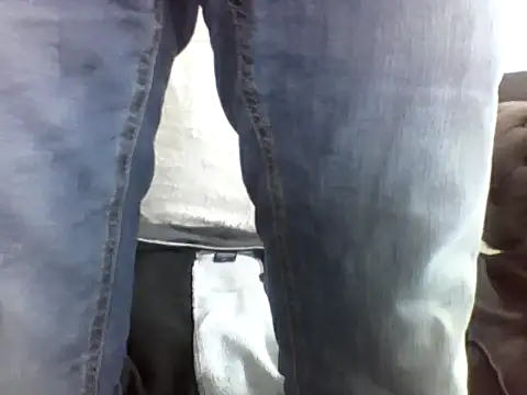 Snapshot of Cezar993 chatting on February 13, 6:41 am Cezar993 online show from February 13, 6:41 am