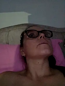 Snapshot of MariaPau_83 chatting on October 28, 1:53 am MariaPau 83 online show from October 28, 1:53 am