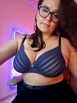 Snapshot of MariaPau_83 chatting on November 5, 2:22 am MariaPau 83 online show from November 5, 2:22 am