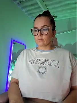 Snapshot of MariaPau_83 chatting on November 8, 12:22 am MariaPau 83 online show from November 8, 12:22 am