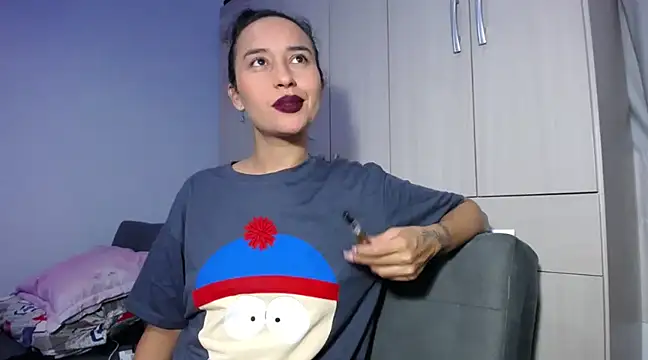 LisaRiveraxxx online show from February 23, 2:40 am