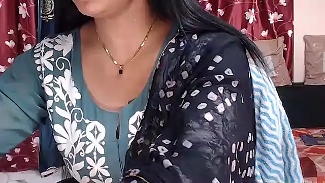 Snapshot of Naiaa-mylove chatting on June 24, 6:34 am Naiaa-mylove online show from June 24, 6:34 am